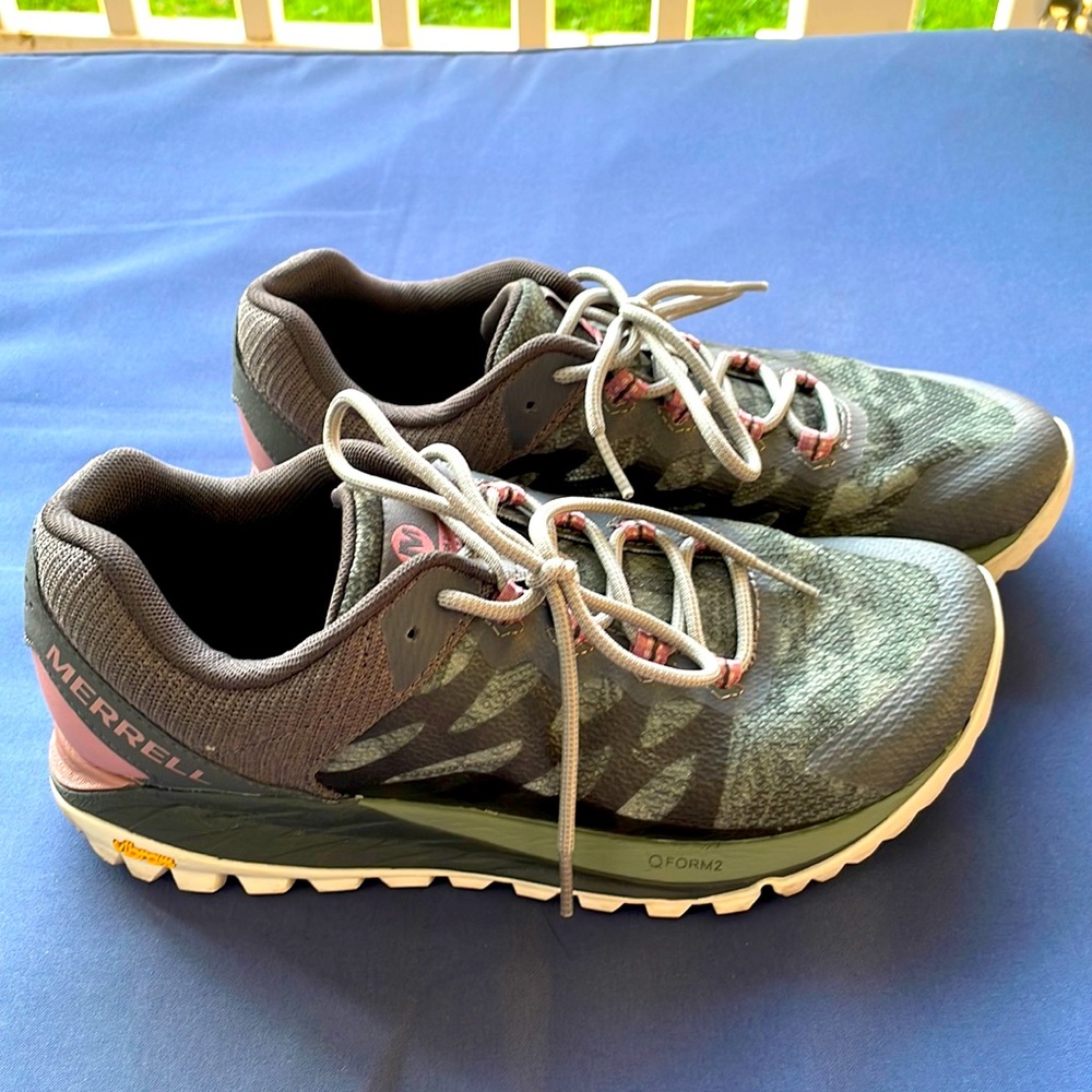 Merrell Vibrant hiking shoes size 9